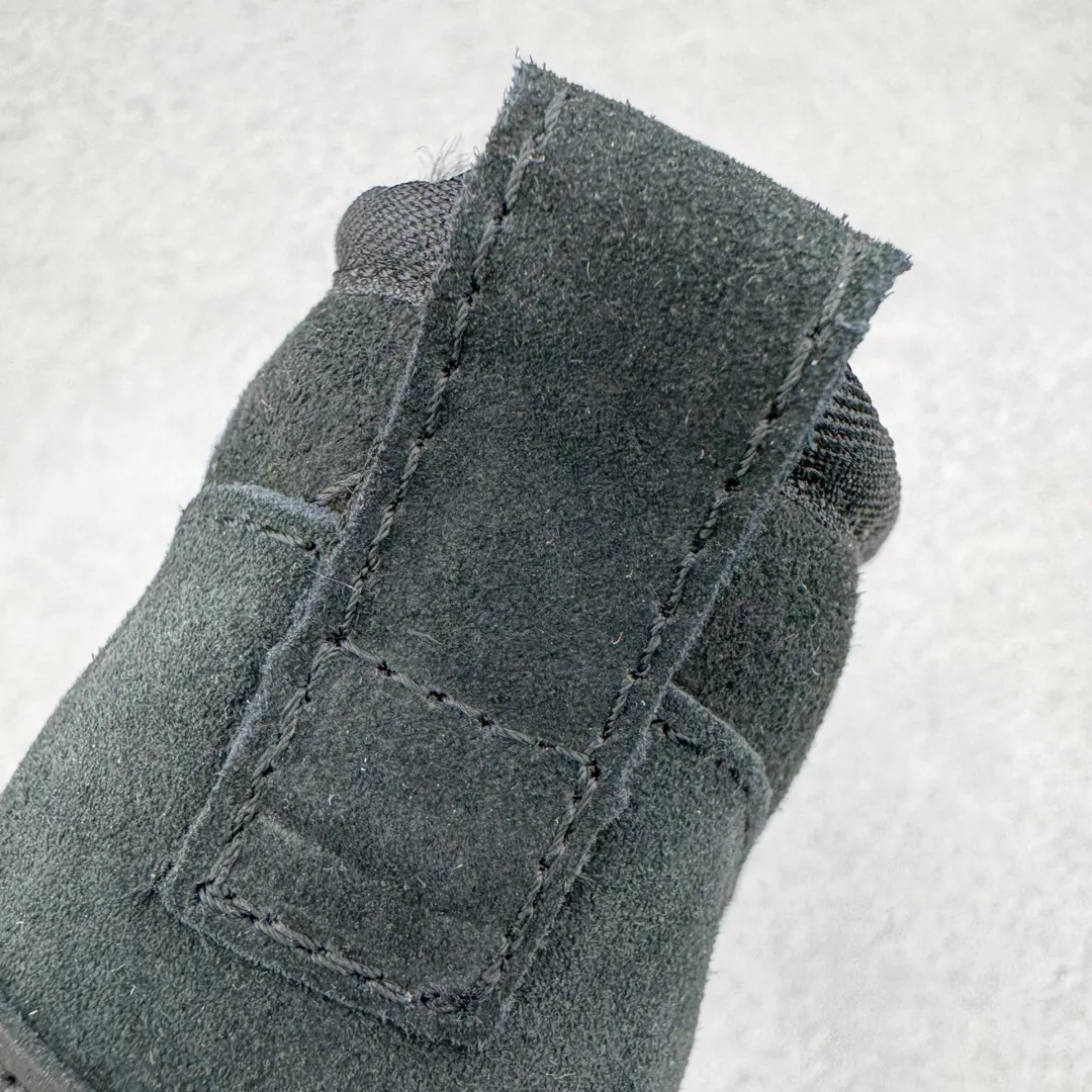 Pick up locally 💰520 UGG 5092 Classic autumn and winter sheepskin and fur integrated snow boots. All shoes are made of ZP. Longfeng A-grade Australian imported sheepskin and fur integrated brand OEM production line. Fully follow the ZP process. OEM original pattern maker. Adhering to the principle of no original shoe development and selection. Pay attention to every detail. The most authentic version on the market. TREADLITE "Light Wing" technology outsole. Light/durable/flexible/pile size: 35 36 37 38 39 40 Coding: by2936070
